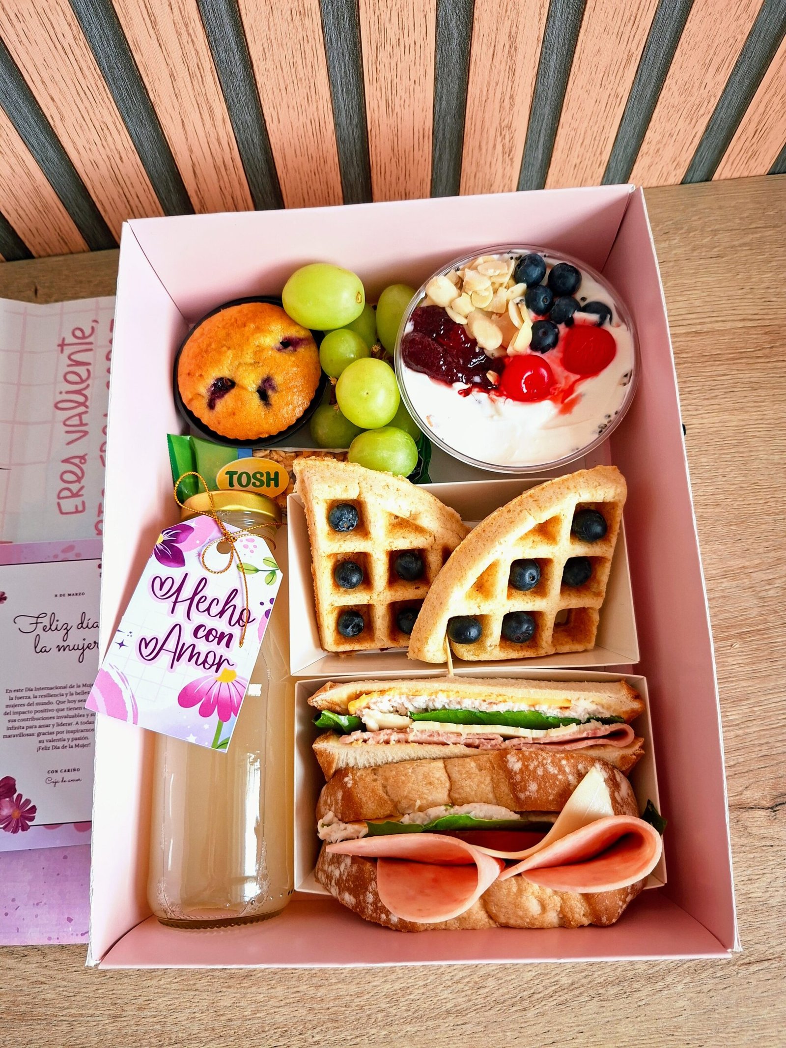 Desayuno día de la mujer - Libro Eres única - Image 2