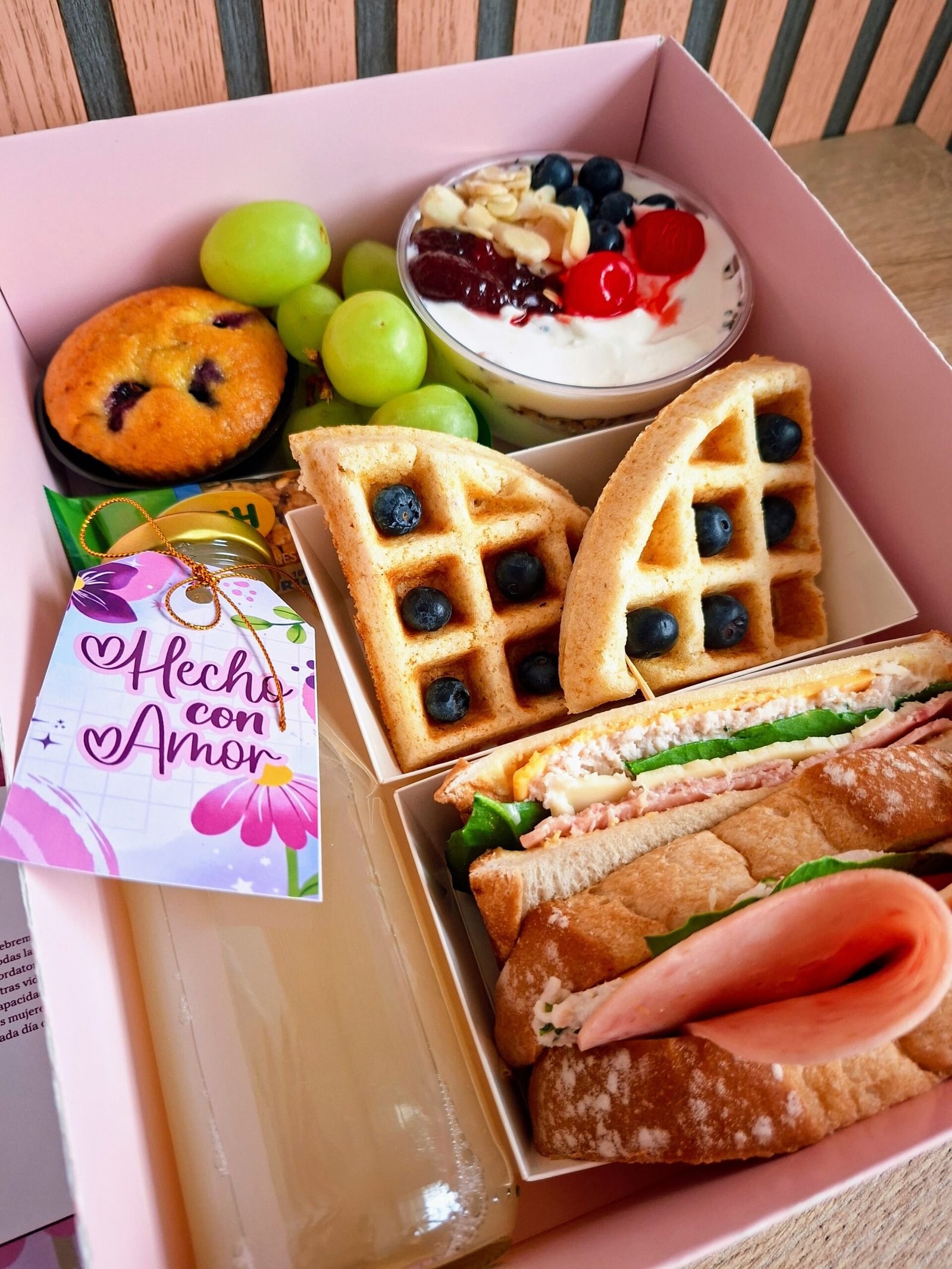 Desayuno día de la mujer - Libro Eres única